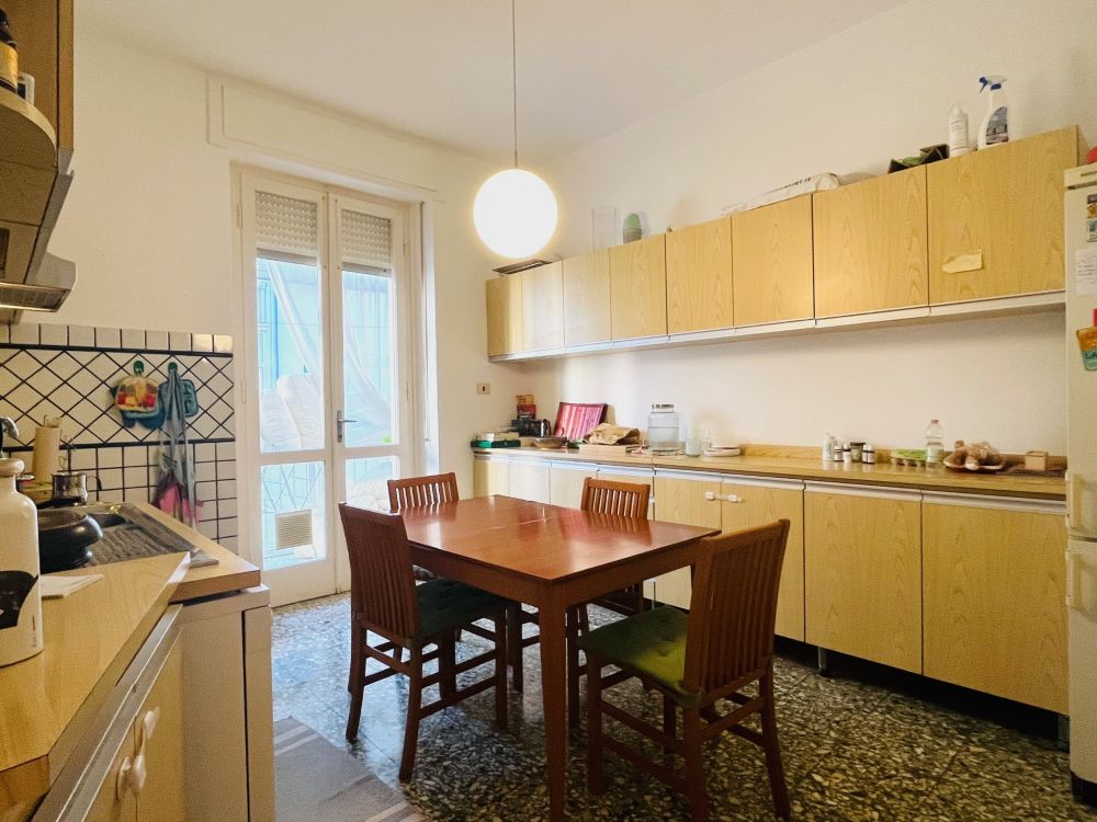 Appartamento in vendita a Livorno zona Fabbricotti con 3 camere a cantina