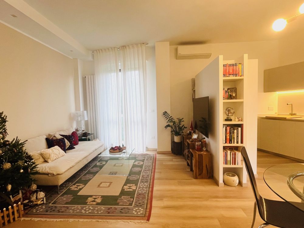 appartamento ristrutturato con garage in vendita a Livorno