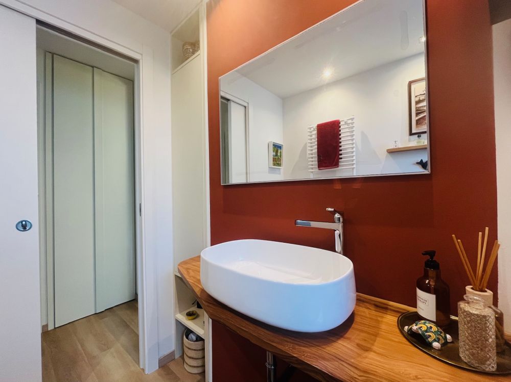 appartamento ristrutturato con garage in vendita a Livorno