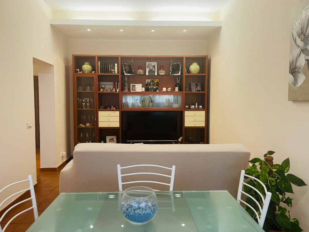 appartamento quadrilocale con 2 camere matrimoniali e cantina in vendita a Livorno zona Coteto