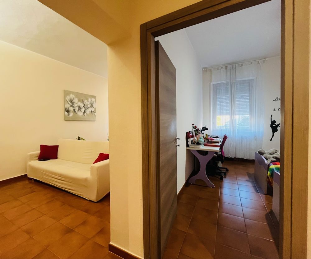 appartamento quadrilocale con 2 camere matrimoniali e cantina in vendita a Livorno zona Coteto