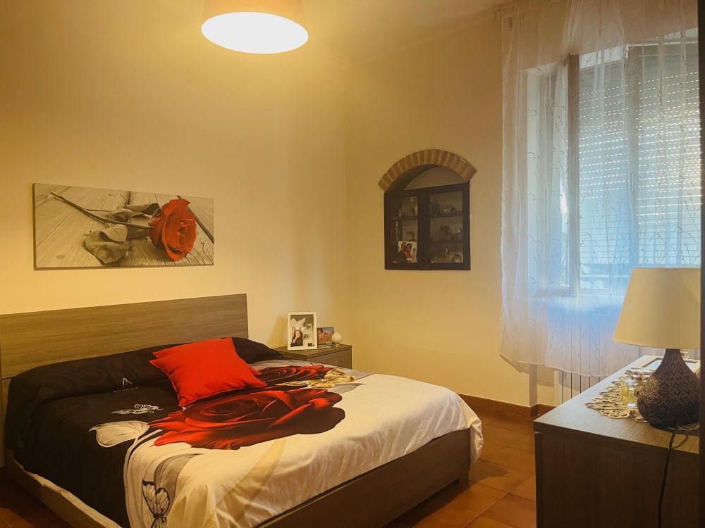 appartamento quadrilocale con 2 camere matrimoniali e cantina in vendita a Livorno zona Coteto