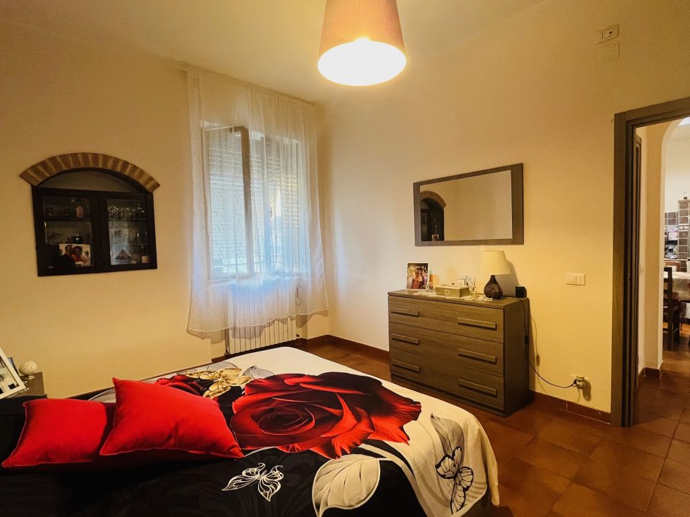 appartamento quadrilocale con 2 camere matrimoniali e cantina in vendita a Livorno zona Coteto