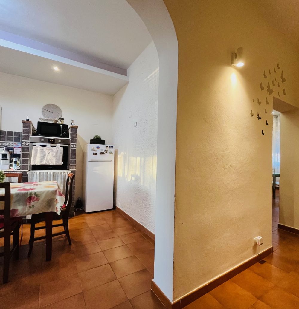 appartamento quadrilocale con 2 camere matrimoniali e cantina in vendita a Livorno zona Coteto