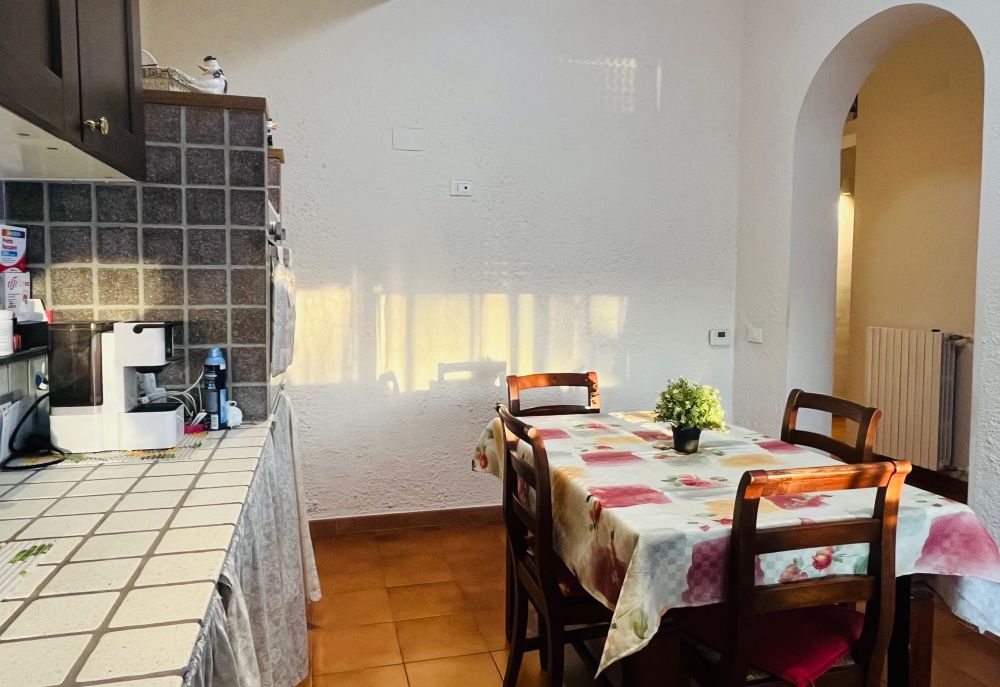 appartamento quadrilocale con 2 camere matrimoniali e cantina in vendita a Livorno zona Coteto