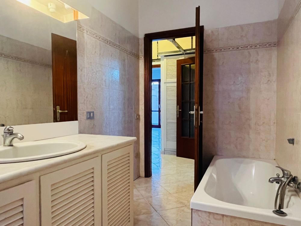 appartamento quadrilocale in vendita a Livorno zona Fabbricotti Subito libero