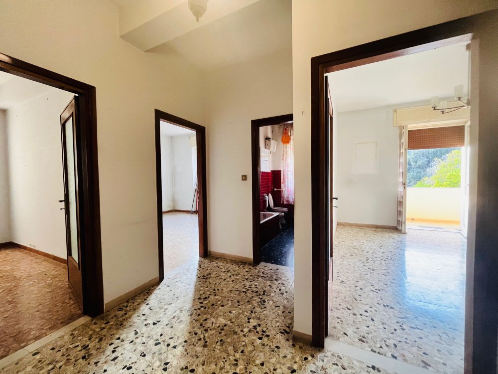 appartamento in vendita a Livorno zona Montebello. Luminoso con 3 camere.