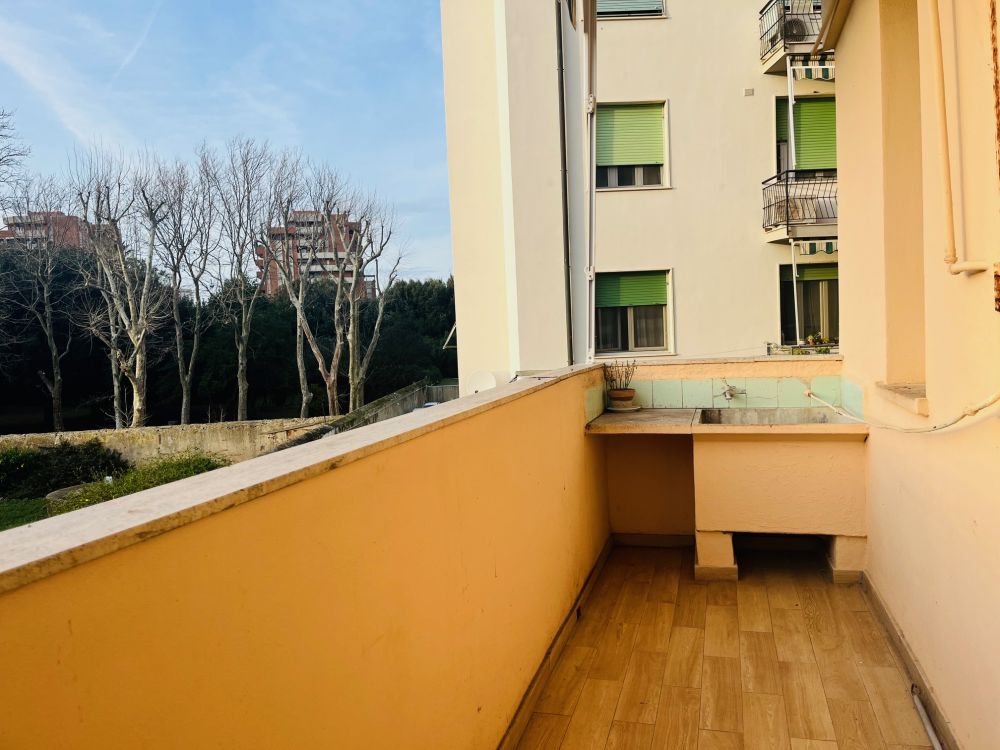 appartamento in vendita a Livorno zona Montebello. Luminoso con 3 camere.