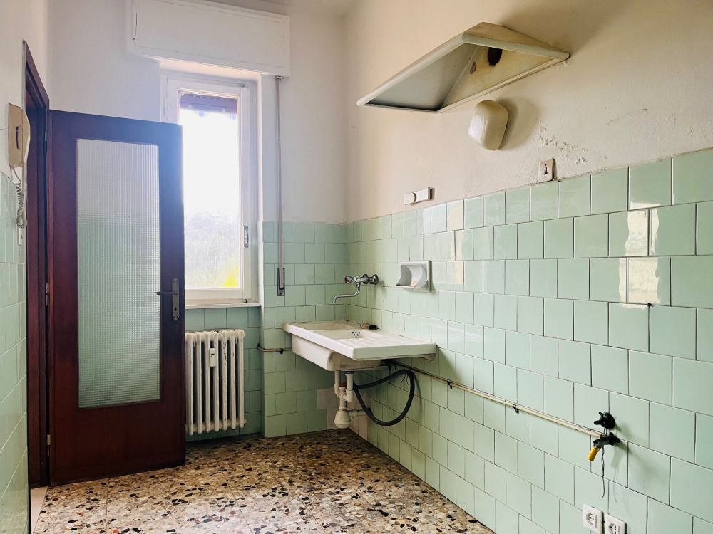 appartamento in vendita a Livorno zona Montebello. Luminoso con 3 camere.