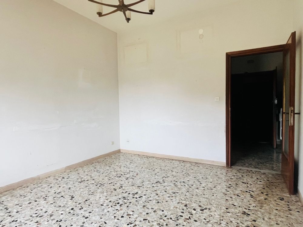 appartamento in vendita a Livorno zona Montebello. Luminoso con 3 camere.