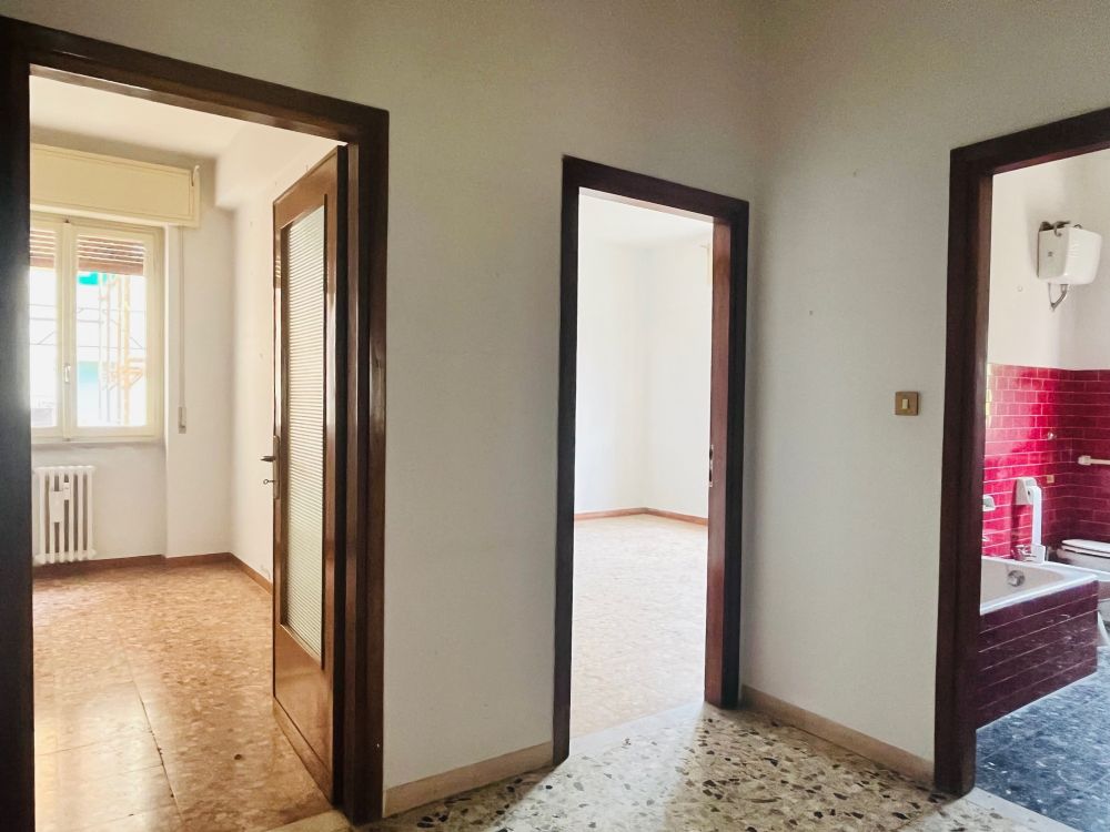 appartamento in vendita a Livorno zona Montebello. Luminoso con 3 camere.