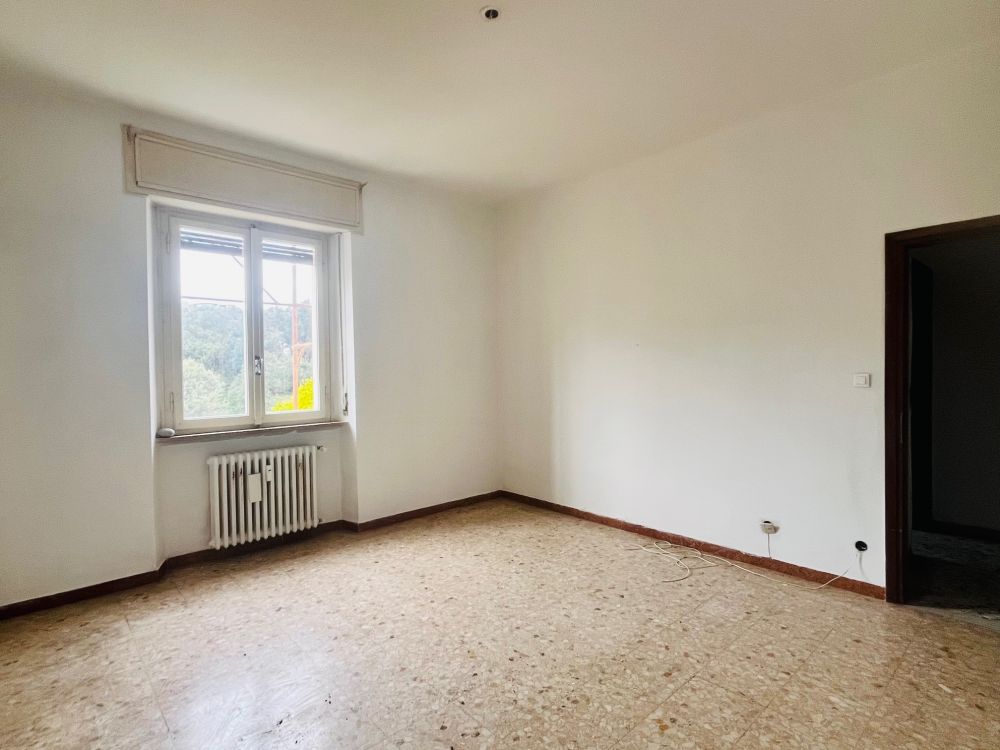 appartamento in vendita a Livorno zona Montebello. Luminoso con 3 camere.