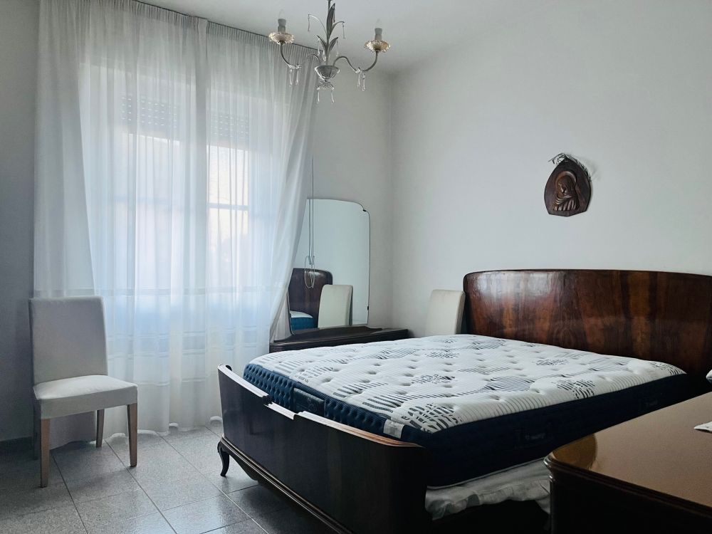 appartamento in vendita in via Giolitti con due camere e cantina a Livorno