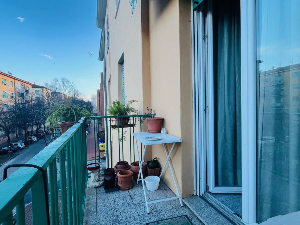 appartamento in vendita in via Giolitti con due camere e cantina a Livorno