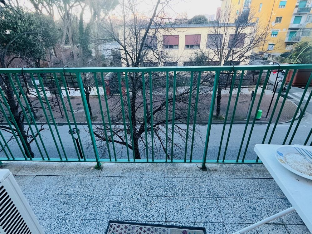 appartamento in vendita in via Giolitti con due camere e cantina a Livorno