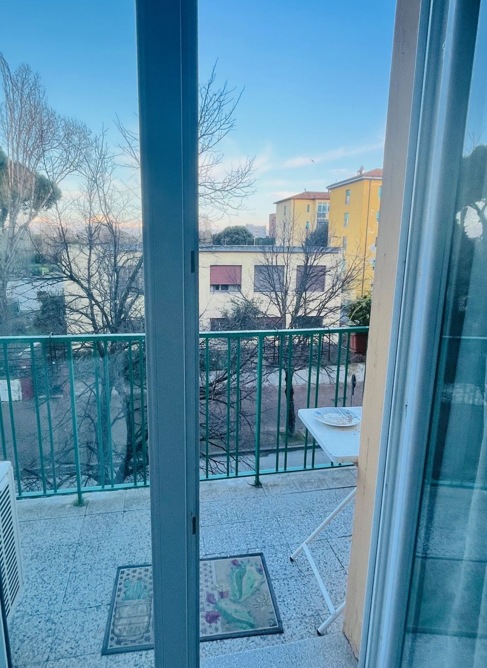 appartamento in vendita in via Giolitti con due camere e cantina a Livorno