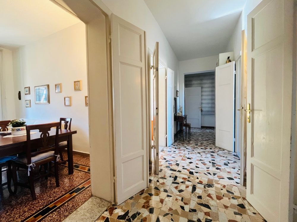 appartamento ampio e luminoso in palazzo d'epoca in vendita a Livorno in Corso Mazzini/Porta a Mare