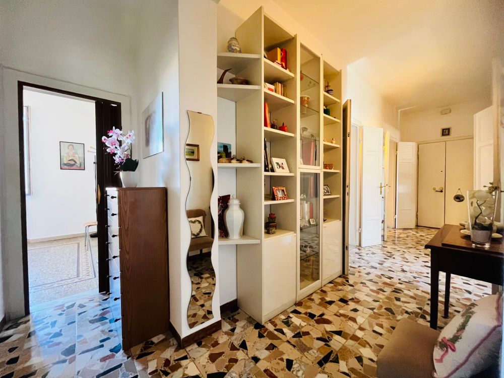 appartamento ampio e luminoso in palazzo d'epoca in vendita a Livorno in Corso Mazzini/Porta a Mare