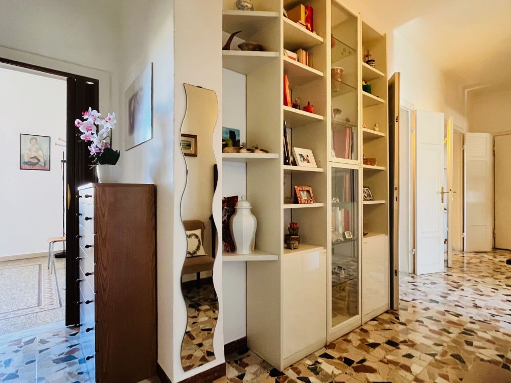 appartamento ampio e luminoso in palazzo d'epoca in vendita a Livorno in Corso Mazzini/Porta a Mare