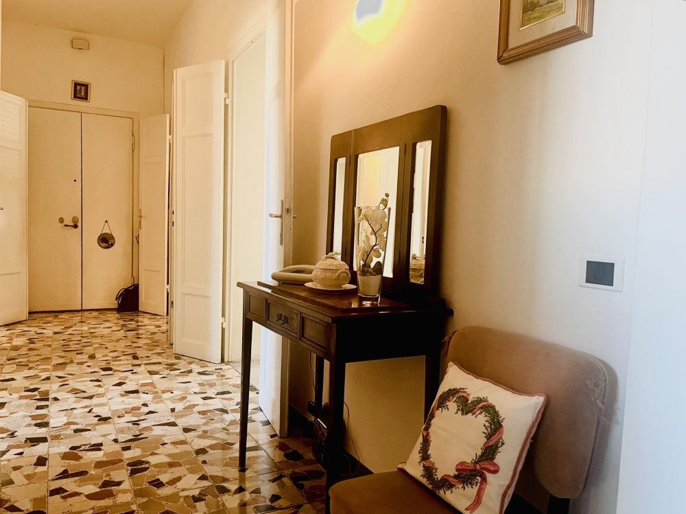 appartamento ampio e luminoso in palazzo d'epoca in vendita a Livorno in Corso Mazzini/Porta a Mare