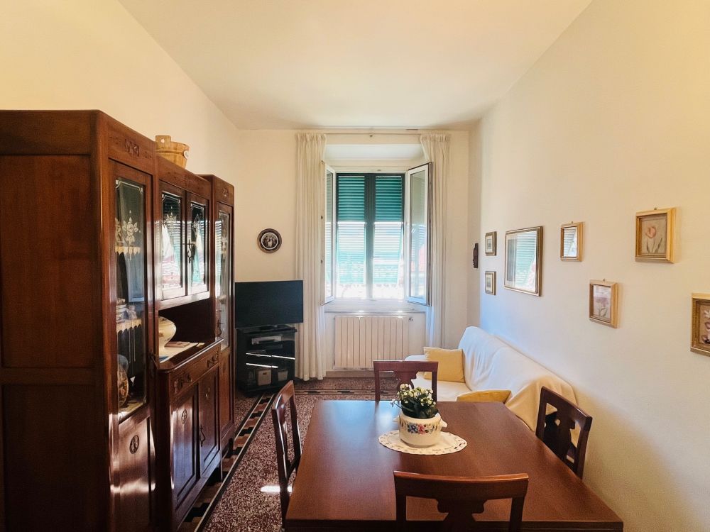 appartamento ampio e luminoso in palazzo d'epoca in vendita a Livorno in Corso Mazzini/Porta a Mare