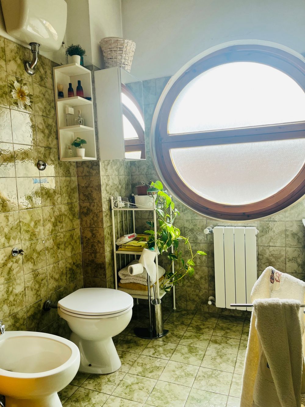 appartamento ampio e luminoso con 3 camera posto auto e cantina in vendita a Livorno Piazza due Giugno