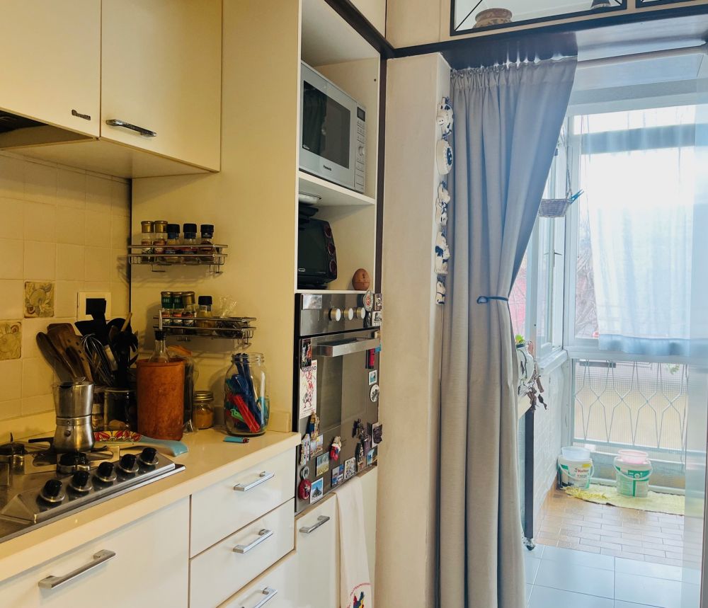 appartamento ampio e luminoso con 3 camera posto auto e cantina in vendita a Livorno Piazza due Giugno