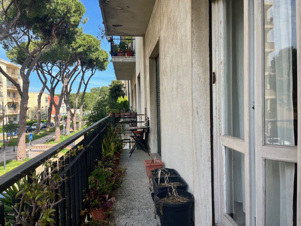 Appartamento luminoso con 3 camere matrimoniali e balcone in vendita a Livorno in Fabbricotti