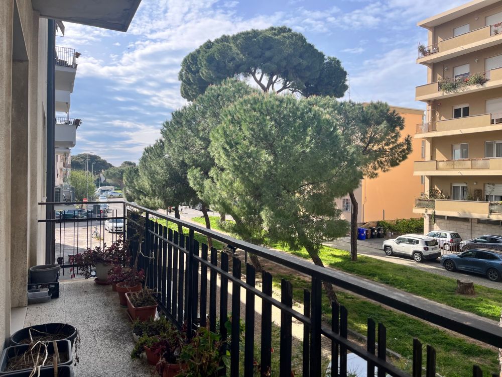 Appartamento luminoso con 3 camere matrimoniali e balcone in vendita a Livorno in Fabbricotti