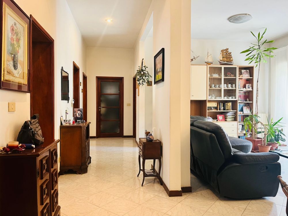 Appartamento luminoso con 3 camere matrimoniali e balcone in vendita a Livorno in Fabbricotti