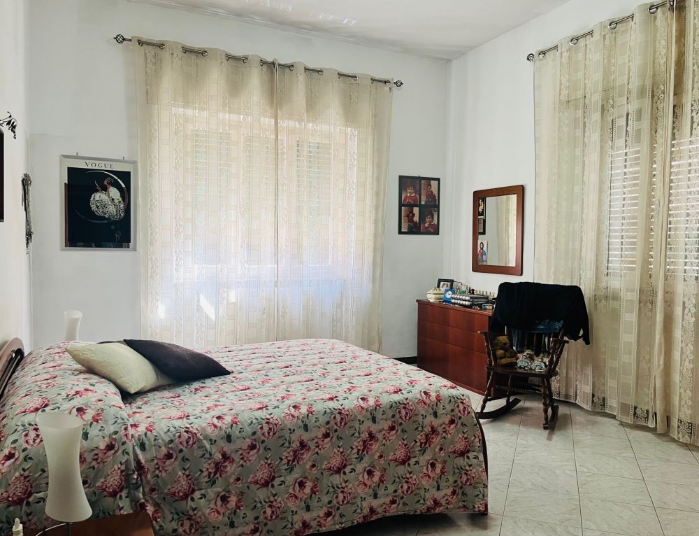 Appartamento luminoso con 3 camere matrimoniali e balcone in vendita a Livorno in Fabbricotti