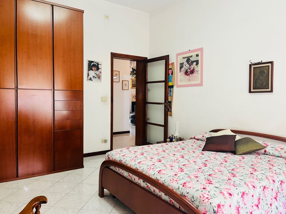 Appartamento luminoso con 3 camere matrimoniali e balcone in vendita a Livorno in Fabbricotti