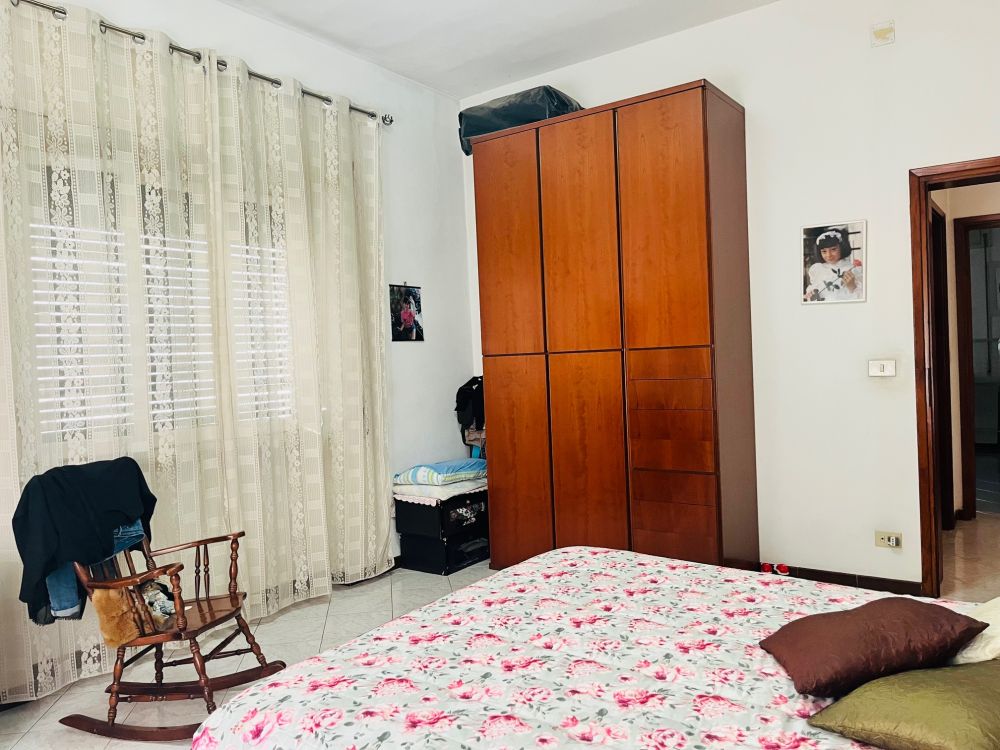 Appartamento luminoso con 3 camere matrimoniali e balcone in vendita a Livorno in Fabbricotti