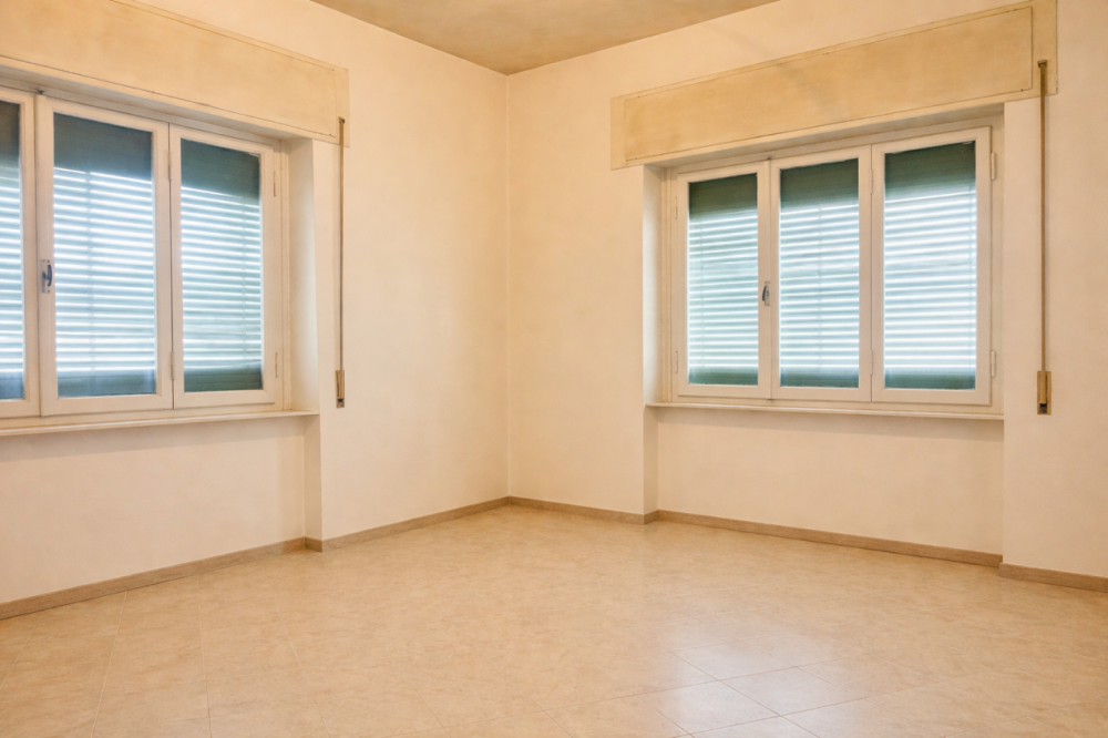 Appartamento luminoso con 3 camere matrimoniali e balcone in vendita a Livorno in Fabbricotti