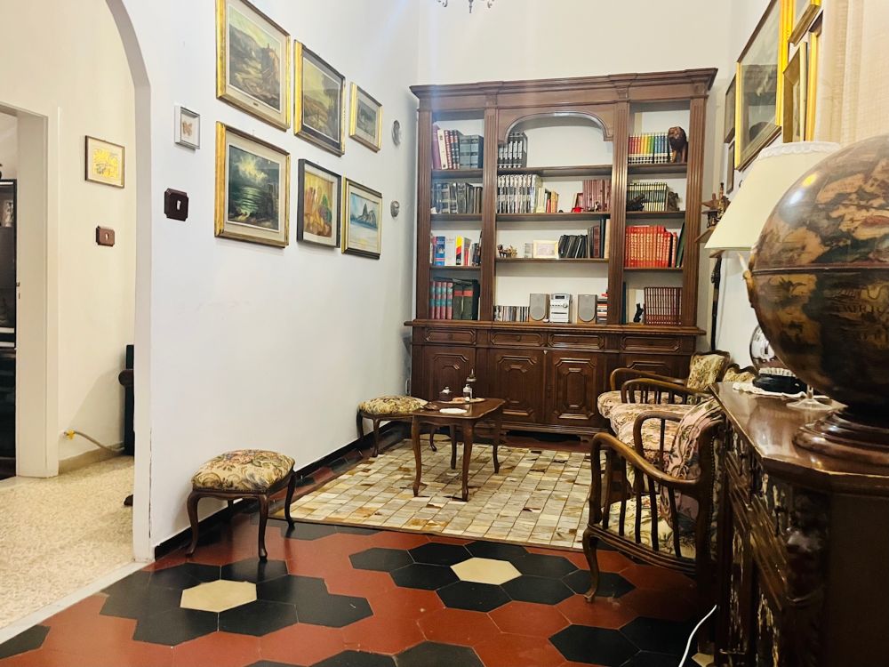 appartamento luminoso e di ampia metratura da ristrutturare in vendita a Livorno zona centro