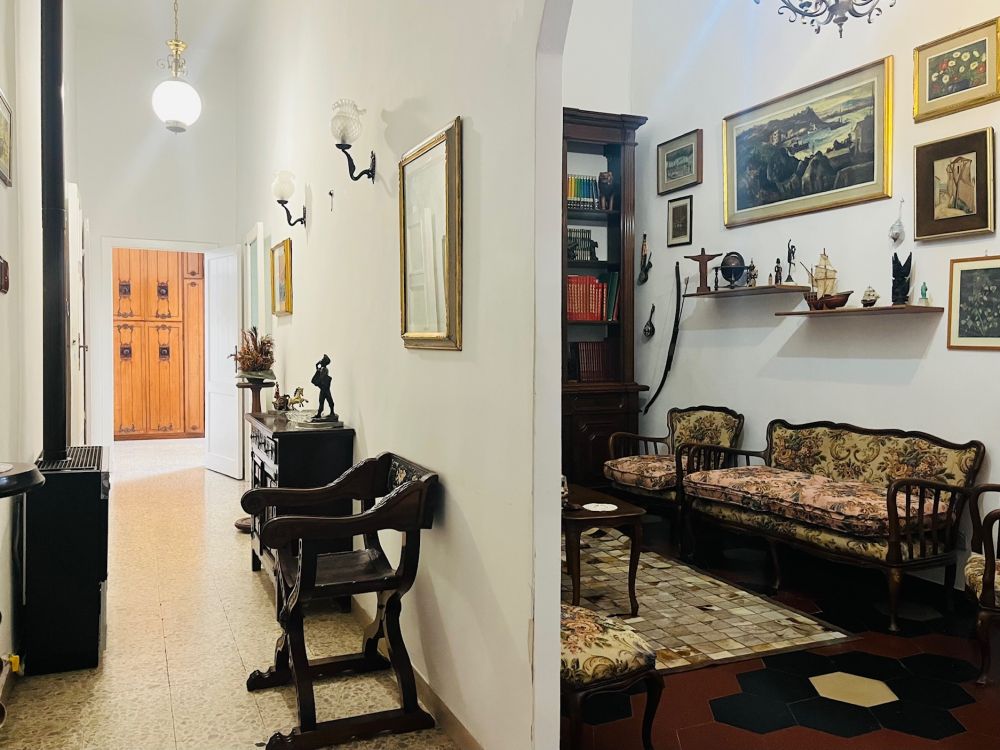 appartamento luminoso e di ampia metratura da ristrutturare in vendita a Livorno zona centro