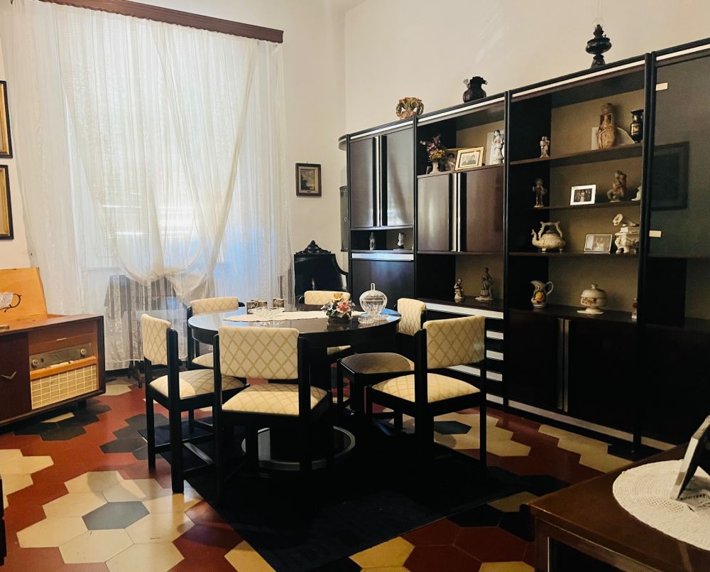 appartamento luminoso e di ampia metratura da ristrutturare in vendita a Livorno zona centro