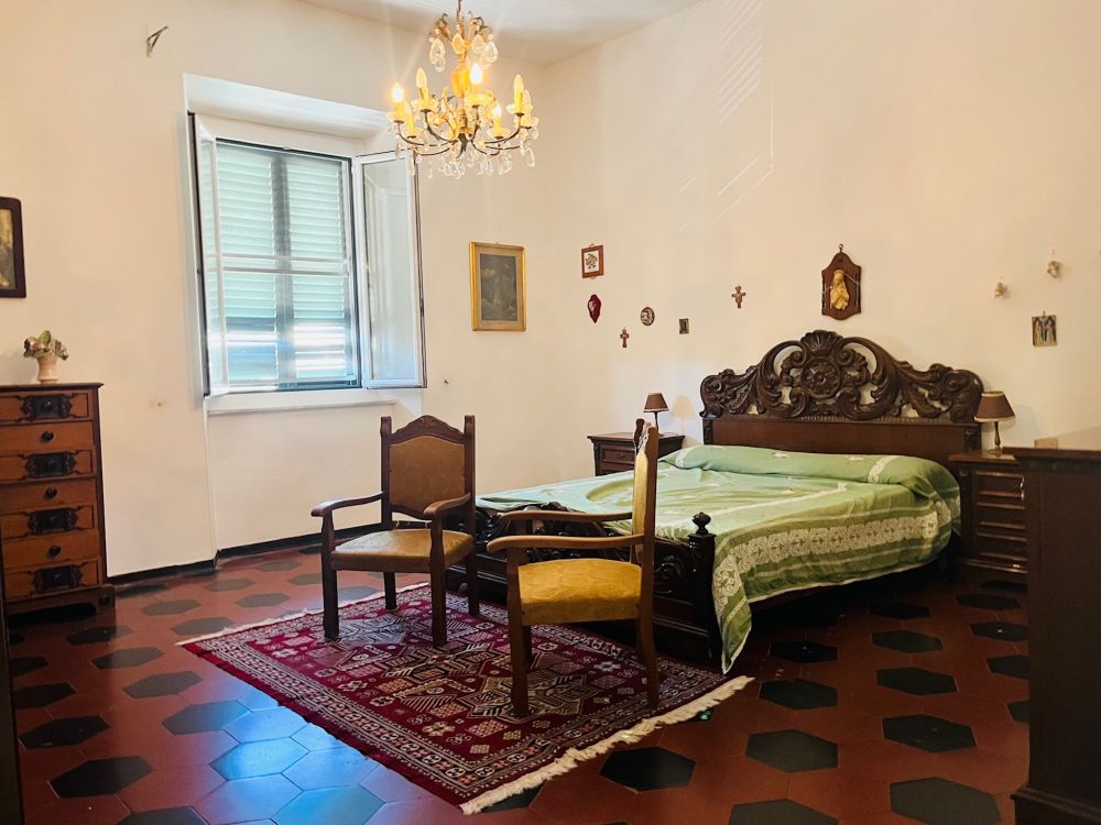 appartamento luminoso e di ampia metratura da ristrutturare in vendita a Livorno zona centro