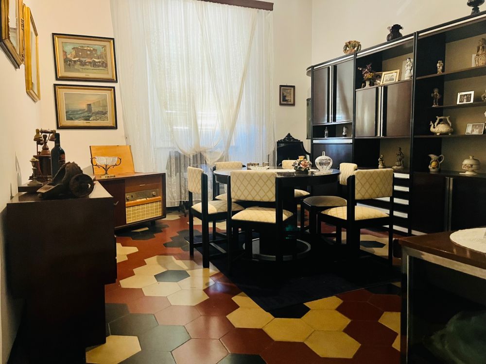 appartamento luminoso e di ampia metratura da ristrutturare in vendita a Livorno zona centro