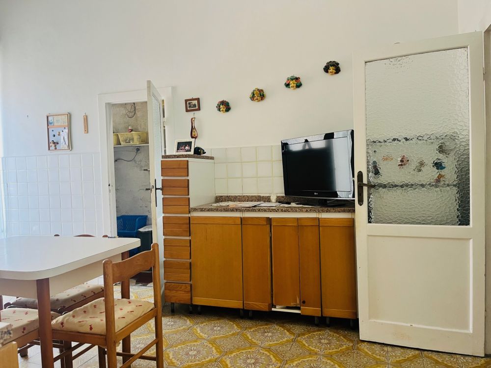 appartamento luminoso e di ampia metratura da ristrutturare in vendita a Livorno zona centro