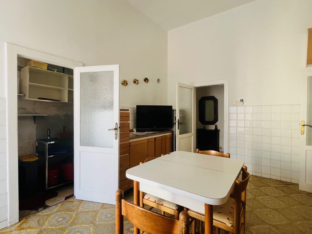 appartamento luminoso e di ampia metratura da ristrutturare in vendita a Livorno zona centro