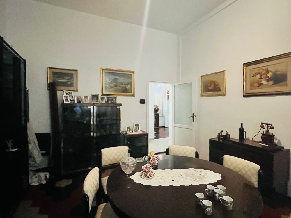 appartamento luminoso e di ampia metratura da ristrutturare in vendita a Livorno zona centro