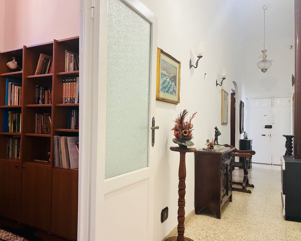 appartamento luminoso e di ampia metratura da ristrutturare in vendita a Livorno zona centro