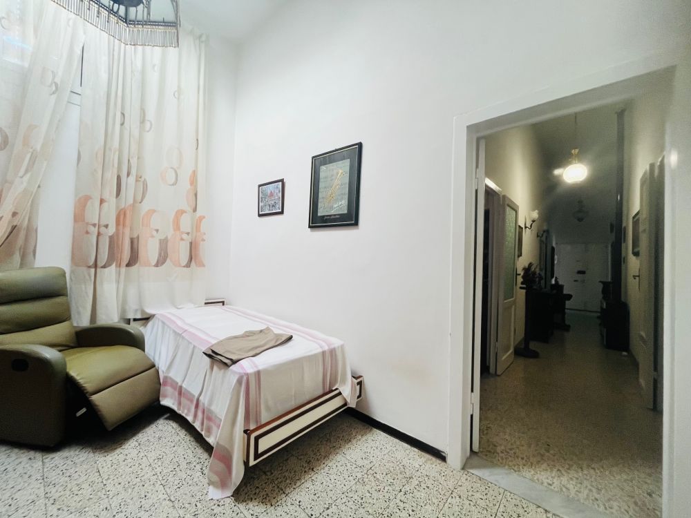 appartamento luminoso e di ampia metratura da ristrutturare in vendita a Livorno zona centro