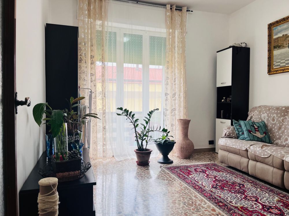 Appartamento in vendita a Livorno buone condizioni 2 camere matrimoniali zona Garibaldi-Zola