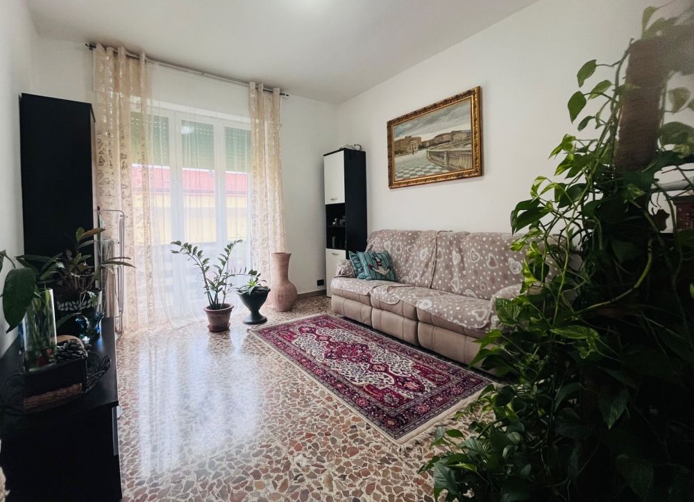 Appartamento in vendita a Livorno buone condizioni 2 camere matrimoniali zona Garibaldi-Zola 
