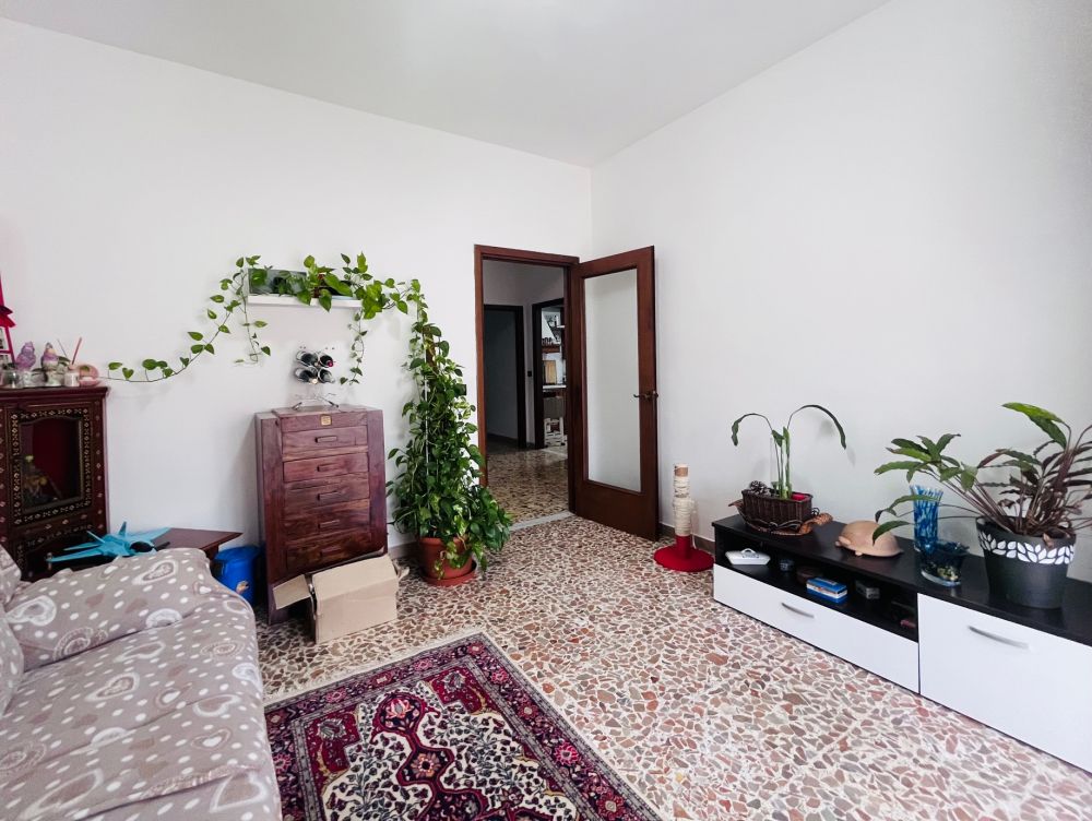 Appartamento in vendita a Livorno buone condizioni 2 camere matrimoniali zona Garibaldi-Zola