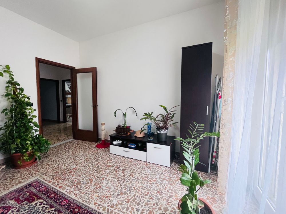 Appartamento in vendita a Livorno buone condizioni 2 camere matrimoniali zona Garibaldi-Zola