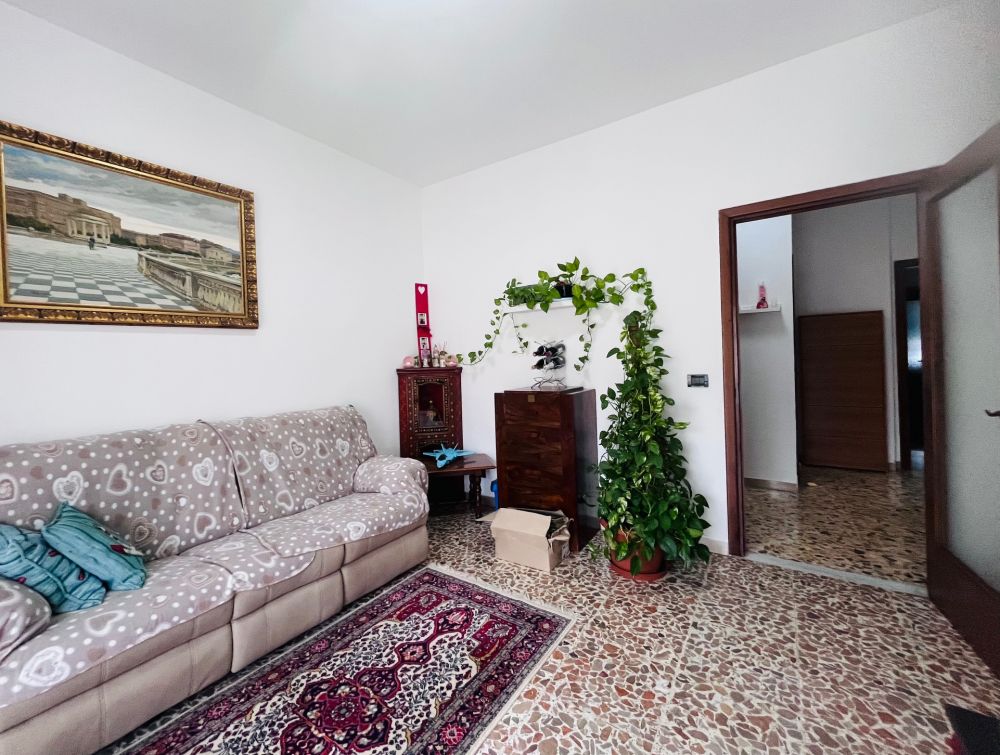 Appartamento in vendita a Livorno buone condizioni 2 camere matrimoniali zona Garibaldi-Zola