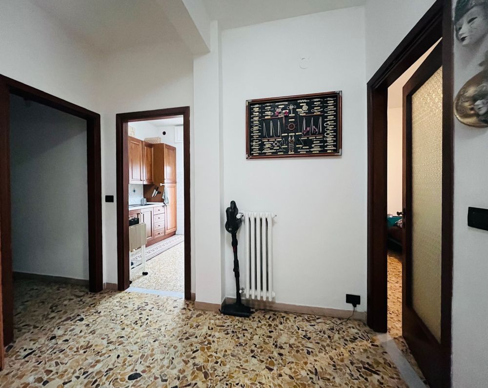 Appartamento in vendita a Livorno buone condizioni 2 camere matrimoniali zona Garibaldi-Zola